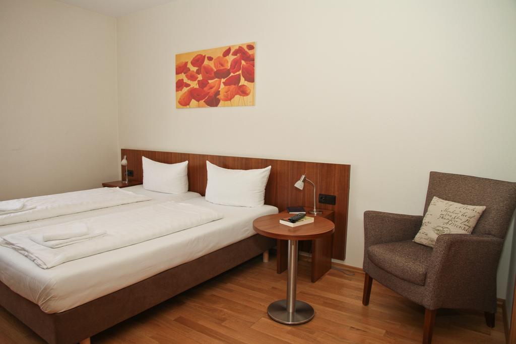 Landgasthof Zur Sonne I Hotel & Restaurant Neuburg am Rhein 部屋 写真