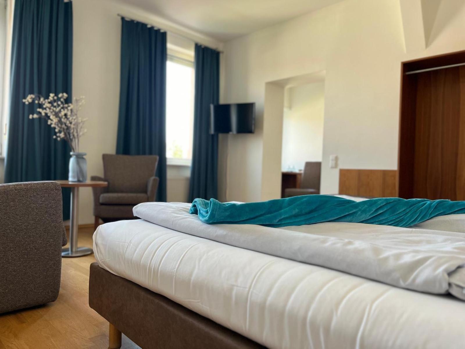Landgasthof Zur Sonne I Hotel & Restaurant Neuburg am Rhein エクステリア 写真