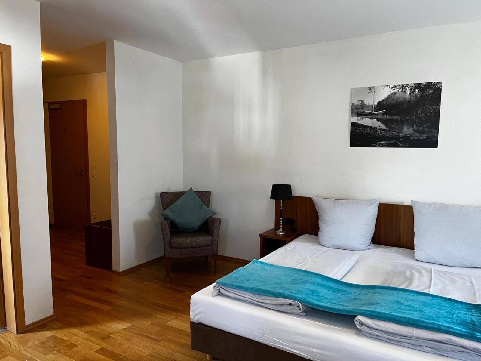 Landgasthof Zur Sonne I Hotel & Restaurant Neuburg am Rhein エクステリア 写真