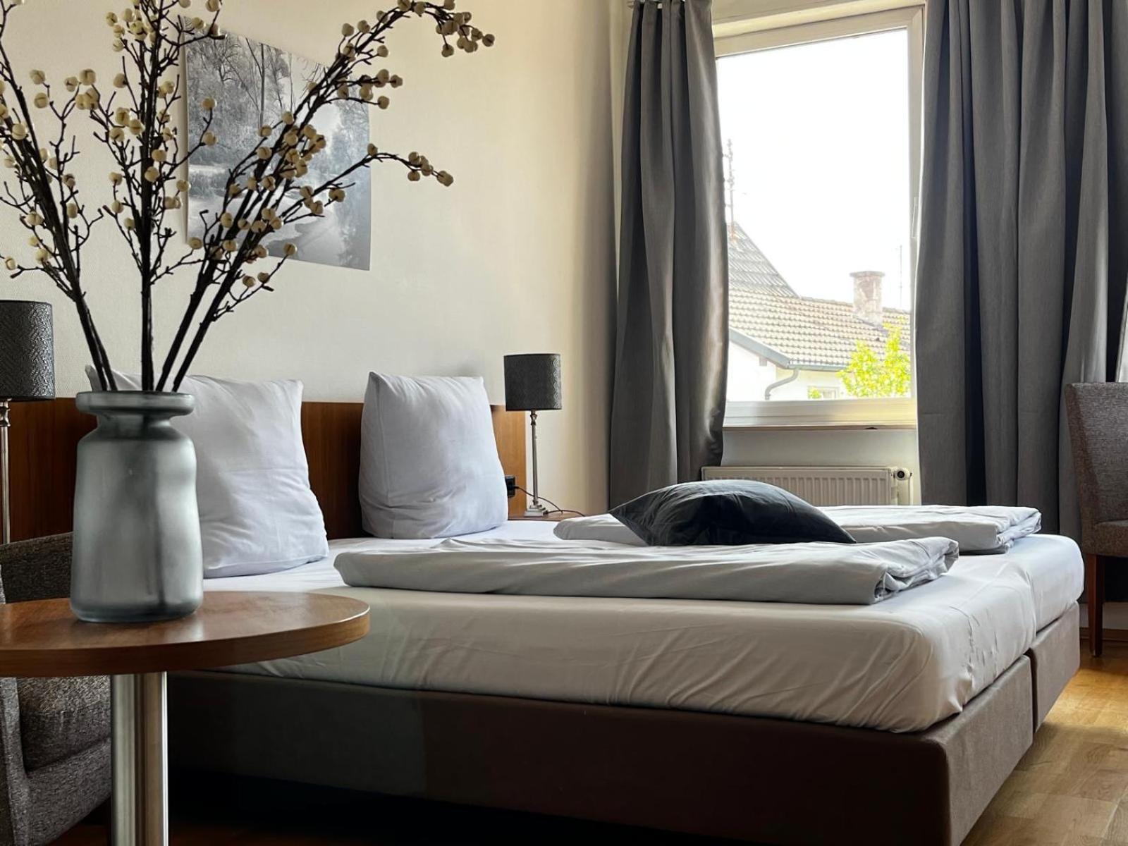 Landgasthof Zur Sonne I Hotel & Restaurant Neuburg am Rhein エクステリア 写真