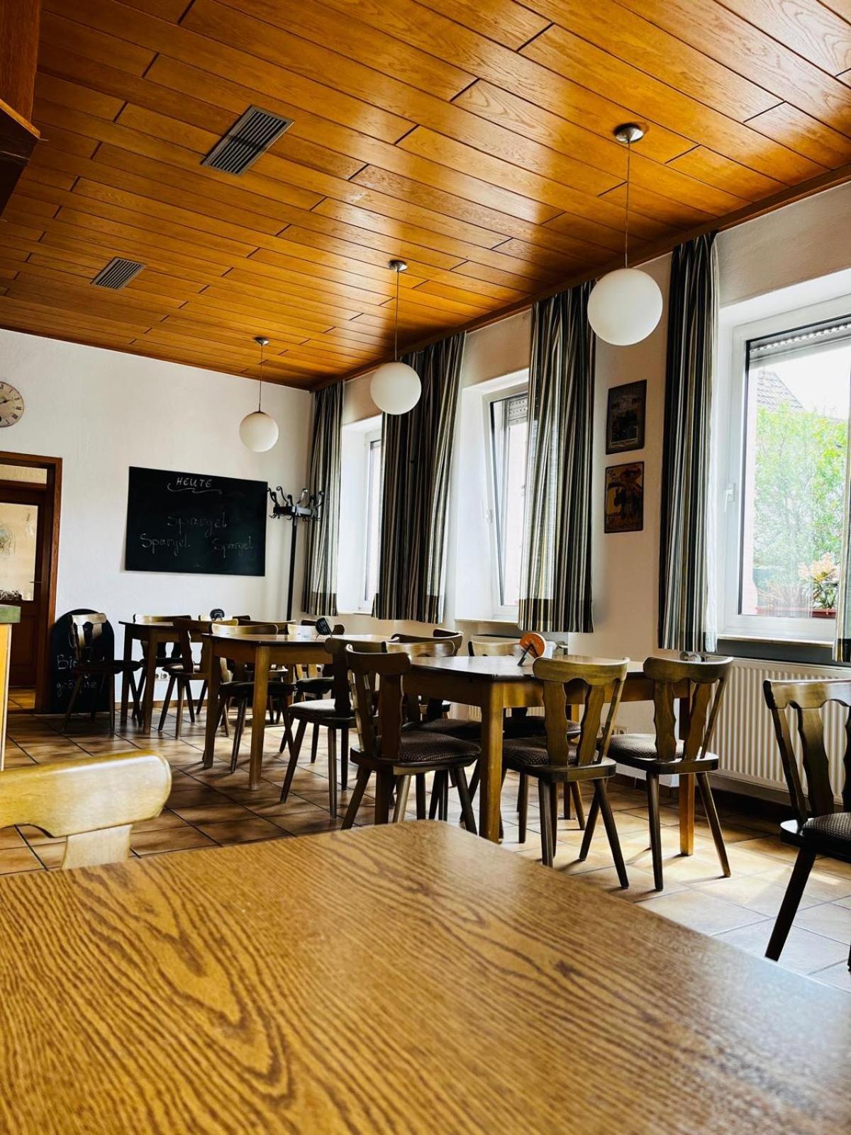 Landgasthof Zur Sonne I Hotel & Restaurant Neuburg am Rhein エクステリア 写真