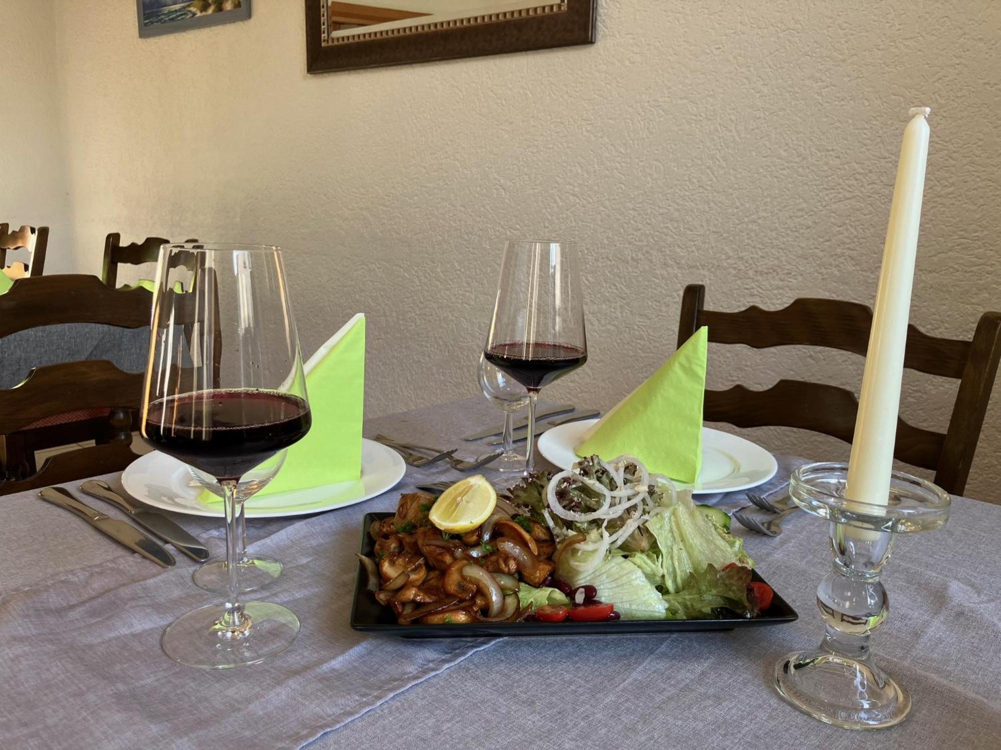 Landgasthof Zur Sonne I Hotel & Restaurant Neuburg am Rhein エクステリア 写真